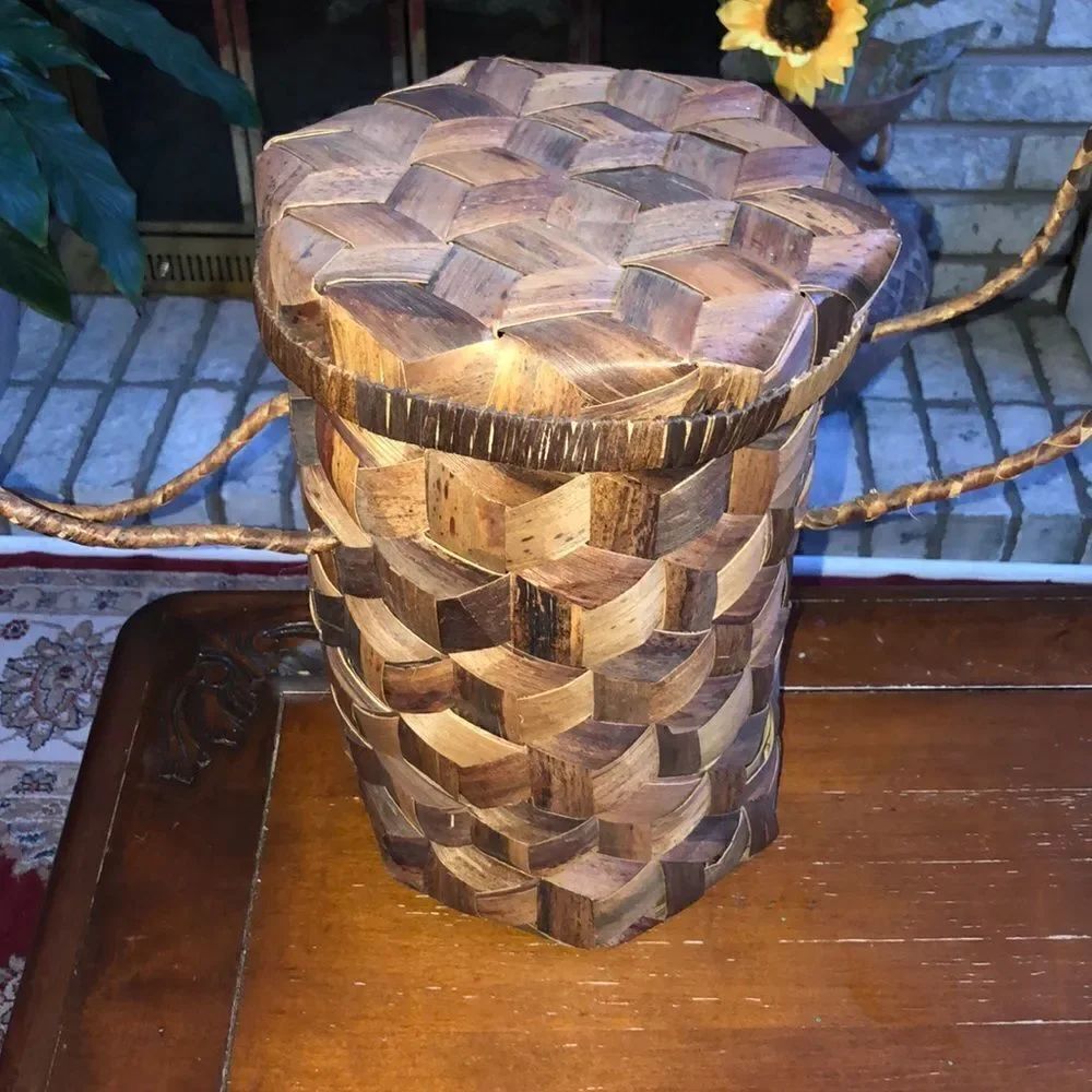 Bamboo Woven Pleated Handmade Cylinder Tube Basket with a Lid and Handles